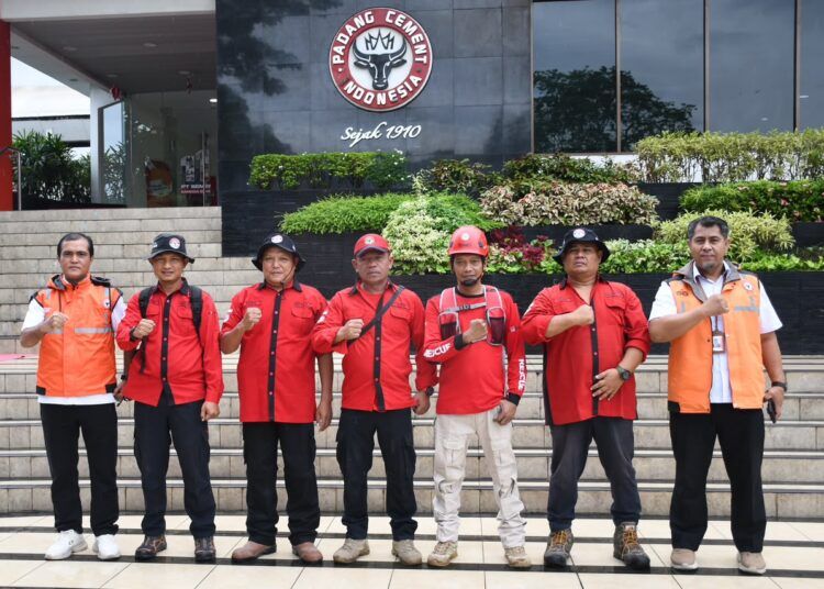 Lima personel Tim Reaksi Cepat (TRC) PT Semen Padang diberangkatkan untuk membantu penanganan banjir bandang atau galodo di Kabupaten Solok, Selasa (22/9/2026).