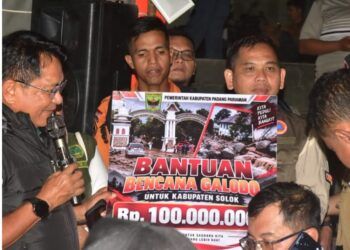 Pemkab Padang Pariaman Salurkan Bantuan Rp100 Juta untuk Korban Galodo Solok