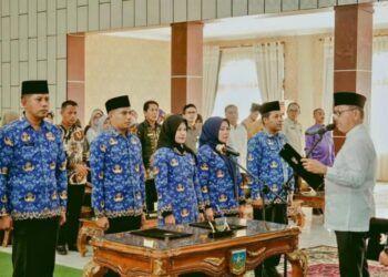 Bupati Solok Selatan Lantik Pejabat Administrator dan Pengawas, Tekankan Kinerja dan Inovasi