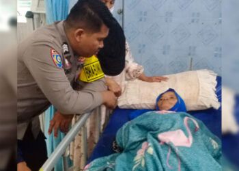 Lansia Narmiati atau Cik Liman, menjalani perawatan di RSUD Muhammad Zein Painan setelah ditemukan di kawasan perbukitan Limau Manis, Pesisir Selatan, Minggu (27/9/2026). Foto: BPBD Pesisir