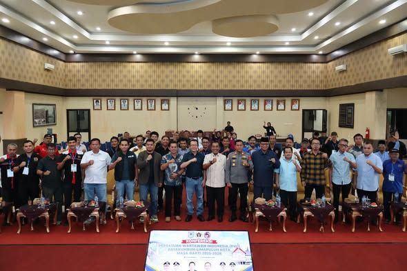 Wali Kota Payakumbuh Zulmaeta saat menghadiri Konferensi PWI Payakumbuh-Limapuluh Kota Tahun 2026 yang digelar di Aula Josrizal Zain Lantai III Balai Kota Payakumbuh, Minggu (27/9/2026).