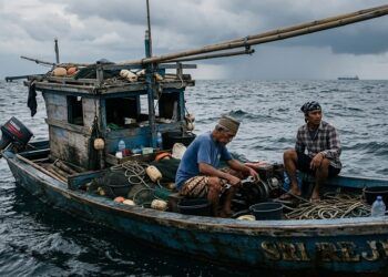 Ilustrasi dua nelayan terjebak di laut karena kapal yang mereka gunakan mengalami kerusakan mesin. Ilustrasi: Gemini AI