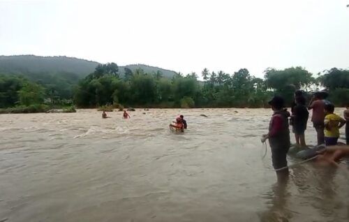 Diduga Gangguan Jiwa, Warga Padang Terjebak di Sungai, Kabur Saat Hendak Diselamatkan