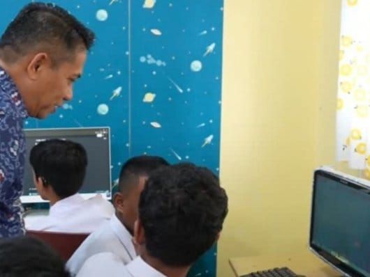 Wakil Ketua DPRD Sumatera Barat (Sumbar), Evi Yandri Rajo Budiman, ketika meninjau Sekolah Luar Biasa (SLB) Negeri 1 Padang beberapa waktu lalu.