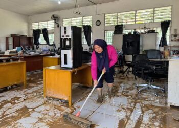 Banjir Sisakan Lumpur di SMPN 41 Padang, Siswa Direncanakan PJJ Mulai Senin