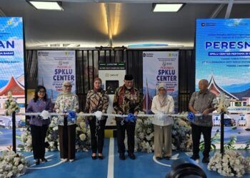 PLN Resmikan SPKLU Center Pertama di Sumbar, Perkuat Ekosistem Kendaraan Listrik di Ranah Minang