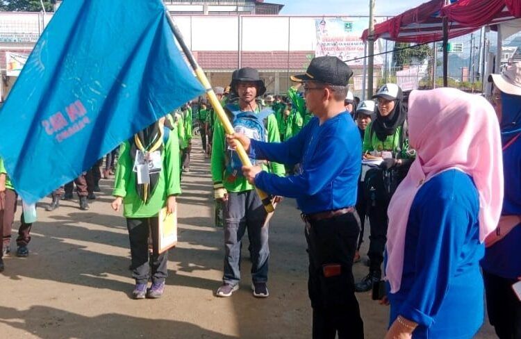 Pelepasan peserta Lomba Lintas Alam Telusur Jejak Perjuangan Harimau di kawasan Bungus Teluk Kabung, Jumat (9/10/2026).